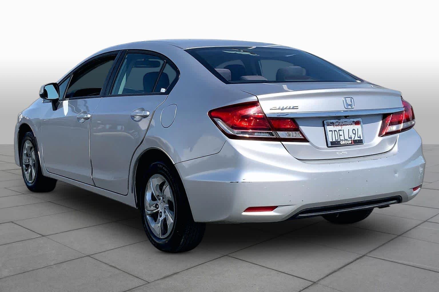 Used 2013 Alabaster Silver Metallic Honda LX image 11