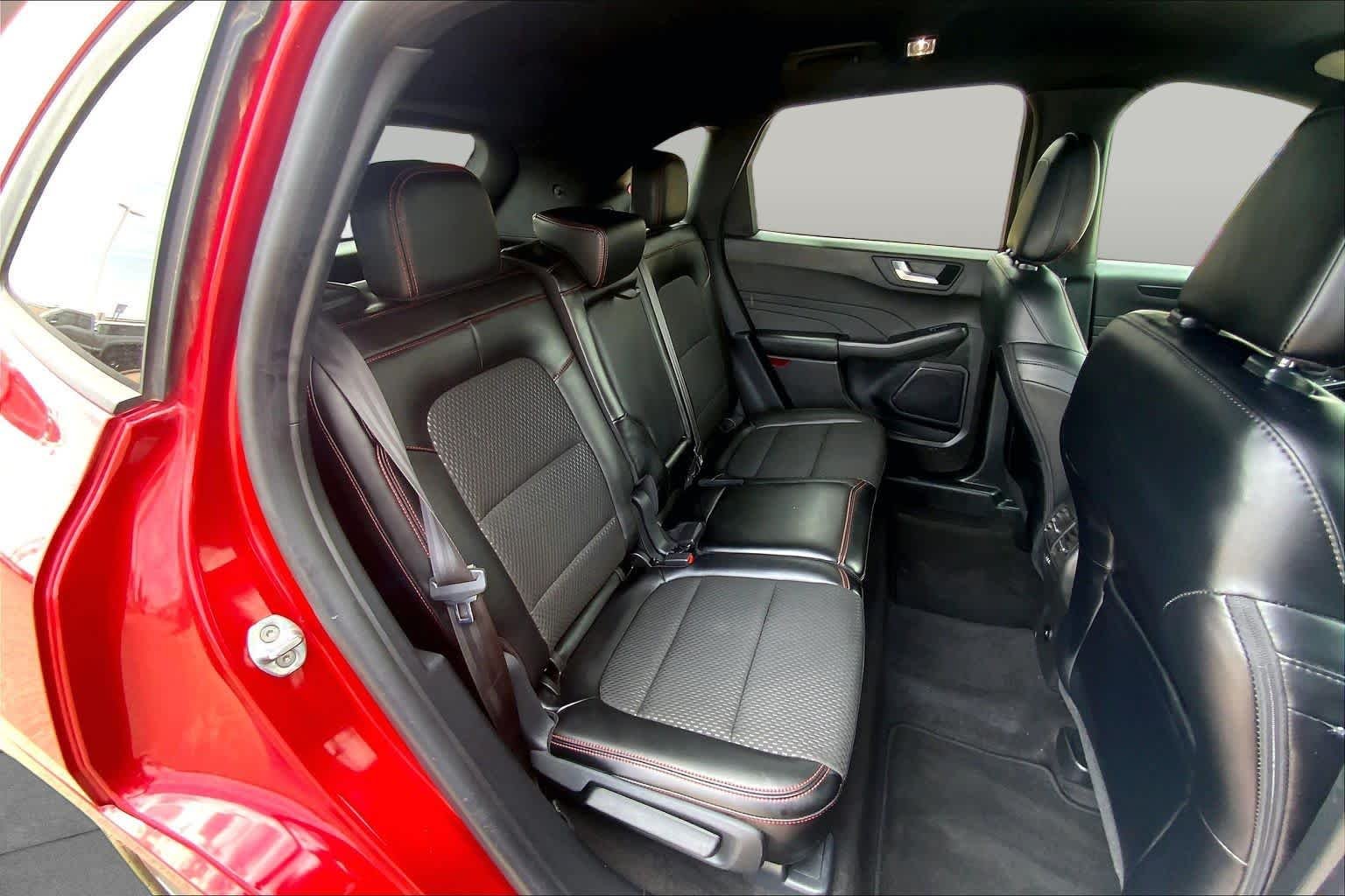 Used 2024 Rapid Red Metallic Tinted Clearcoat Ford ST-Line image 20