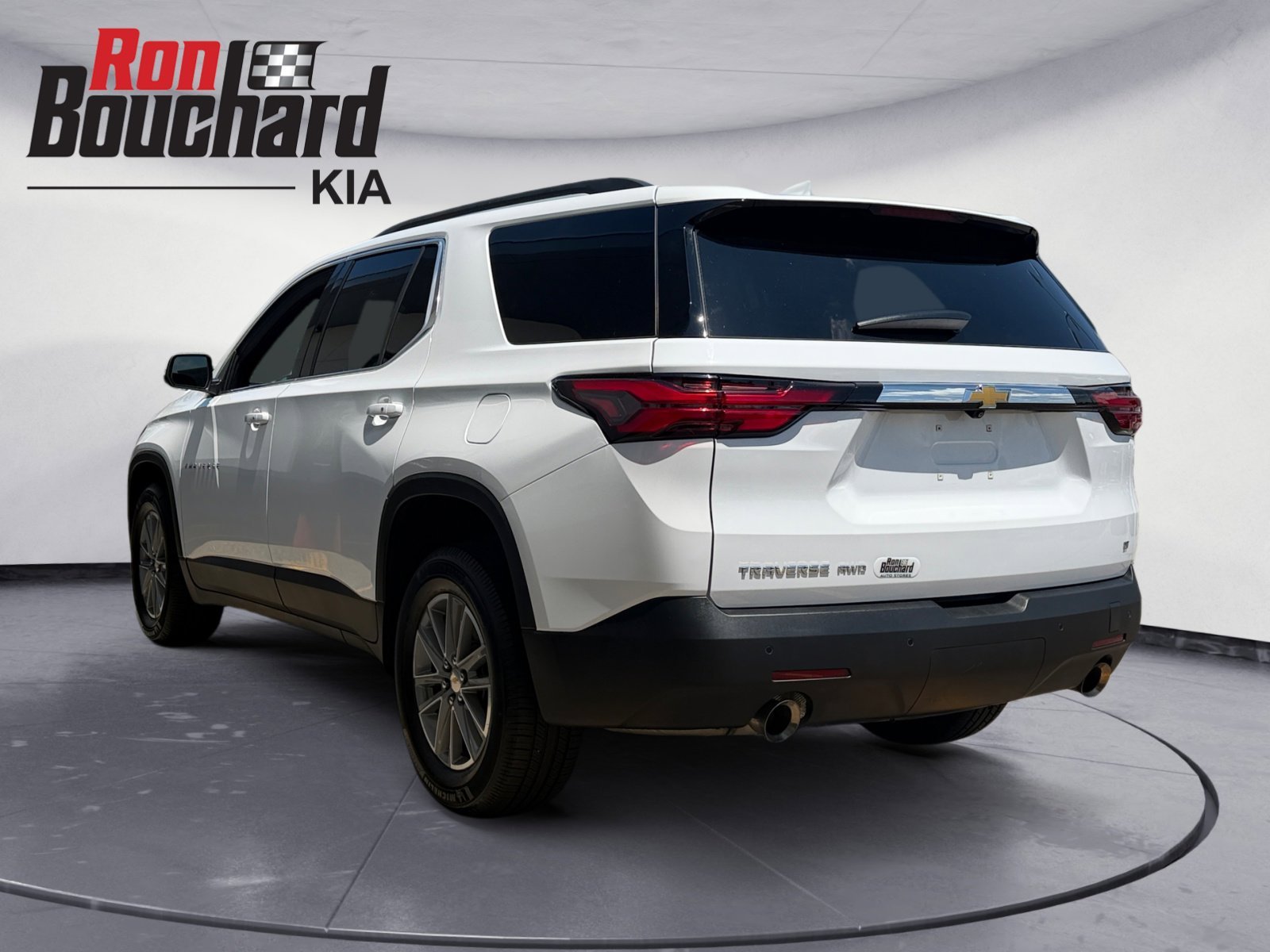 Used 2022 Summit White Chevrolet LT Cloth image 4