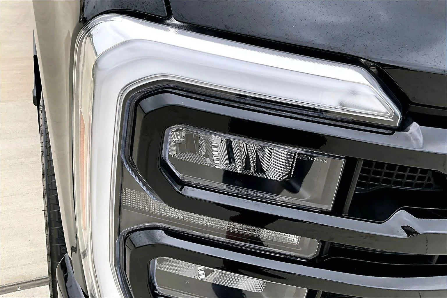 Used 2024 Agate Black Metallic Ford LARIAT image 26