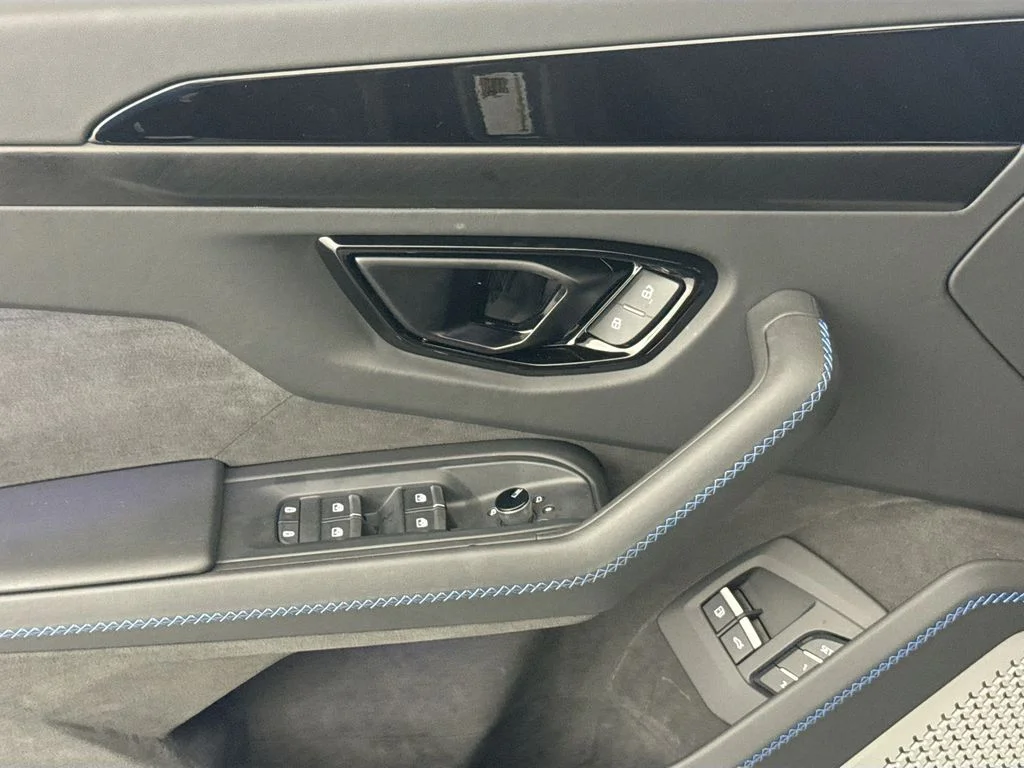 2025 Lamborghini Urus SE - Photo 18
