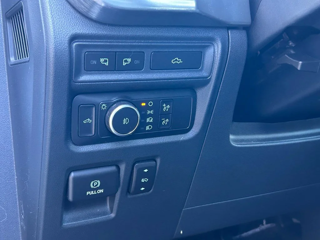 Used 2021 White Ford Lariat image 21