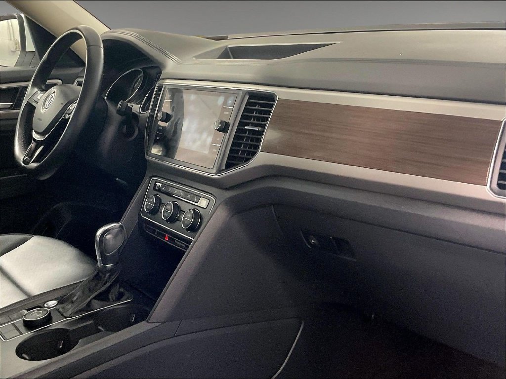 Used 2019 White Volkswagen 3.6L V6 SE image 14
