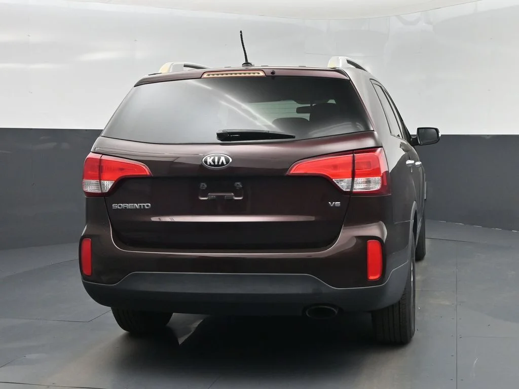Used 2015 Red Kia LX image 28