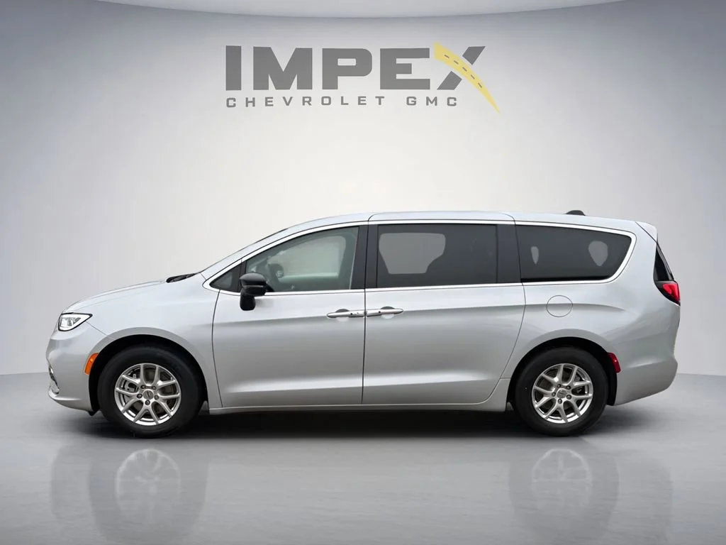 Used 2024 Silver Chrysler Touring L image 2
