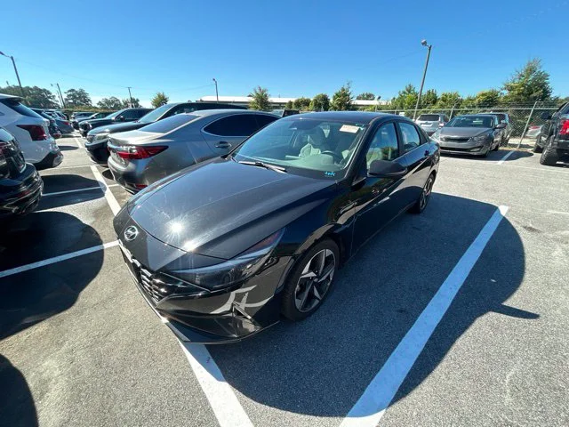 Used 2023 Black Hyundai Limited image 3