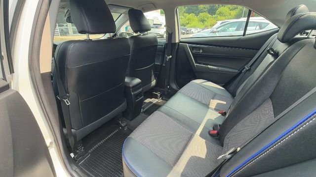 Used 2018 White Toyota SE image 27