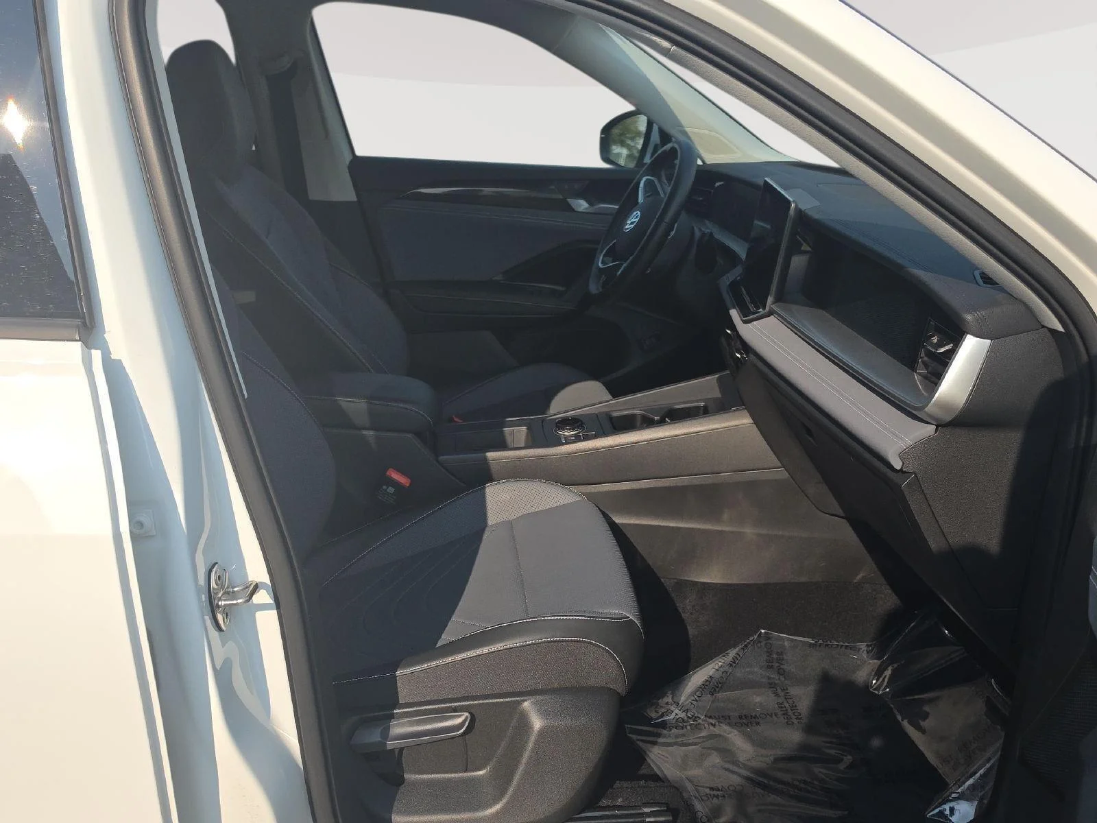 Certified Used 2025 WHITE Volkswagen SE image 13