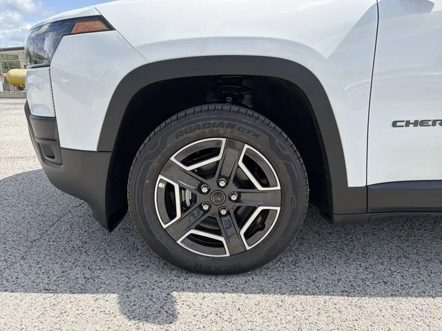 New 2026 Bright White Clear-Coat Exterior Paint Jeep Laredo image 31