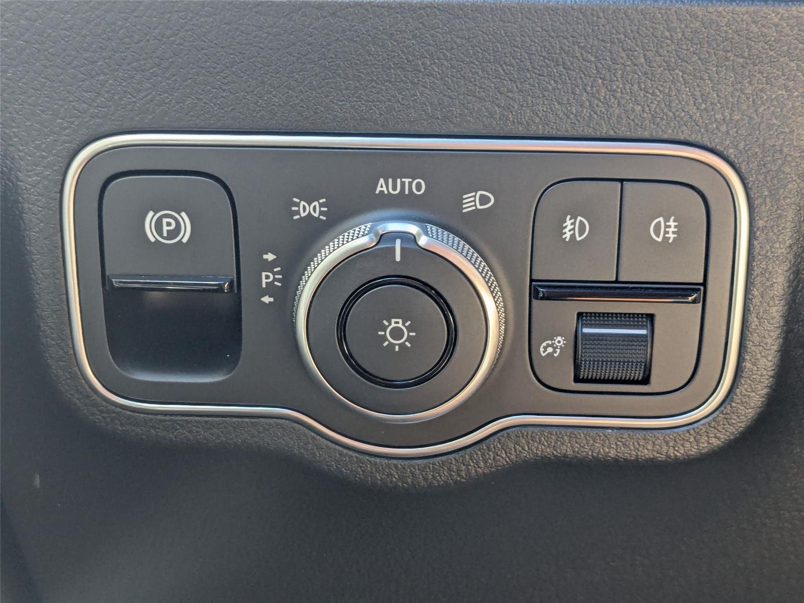 Used 2025 Cirrus Silver Metallic Mercedes-Benz GLA 250 image 19