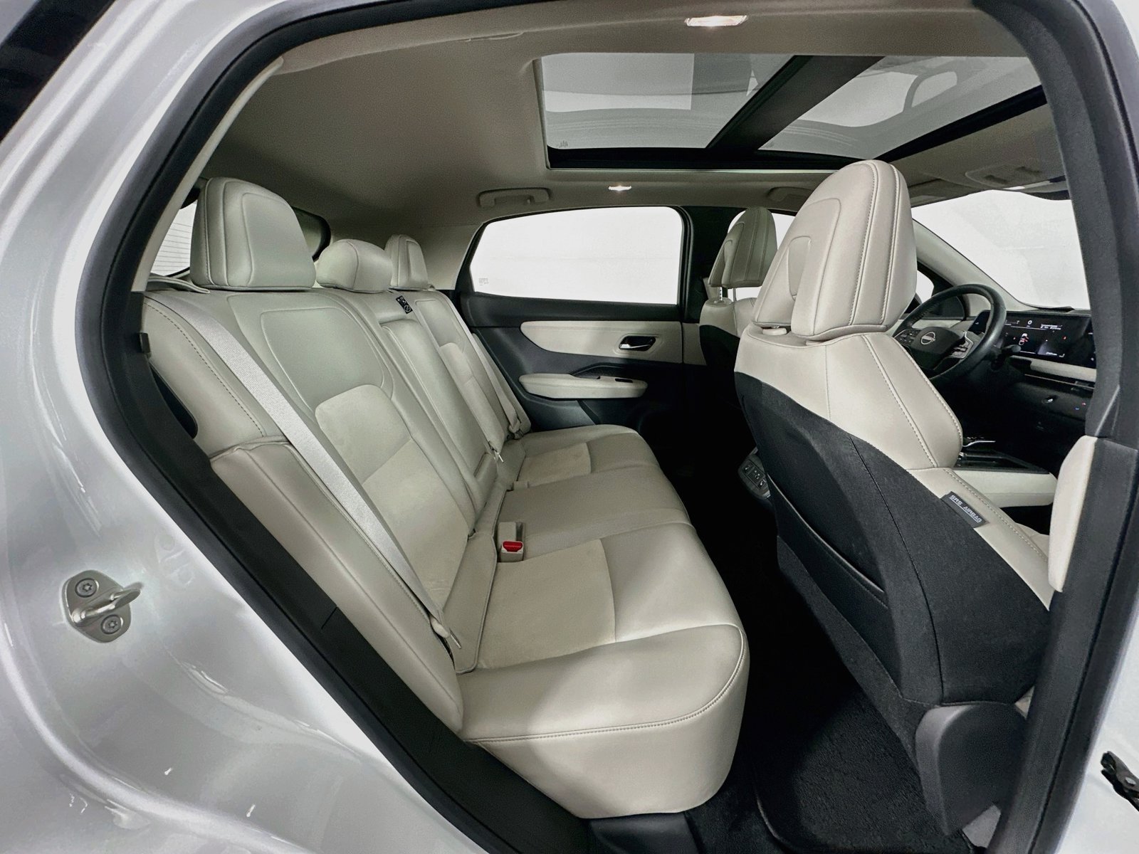 Used 2024 Everest White Pearl Tricoat/Black Diamond Pearl Nissan EMPOWER+ image 28