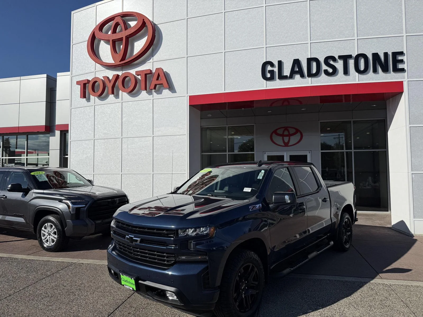 Used 2022 Northsky Blue Metallic Chevrolet RST image 1