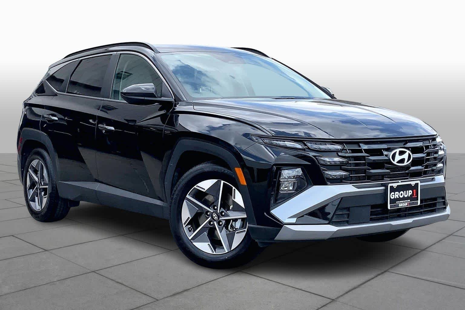 Used 2025 Phantom Black Hyundai SEL image 3