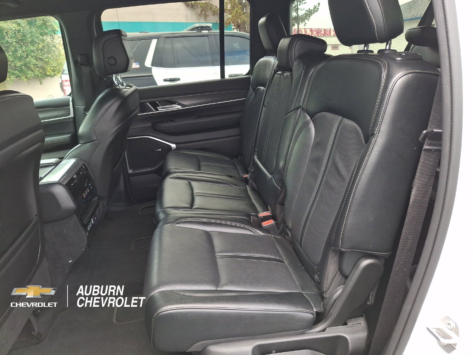 2024 Jeep Wagoneer L Series III - Photo 18