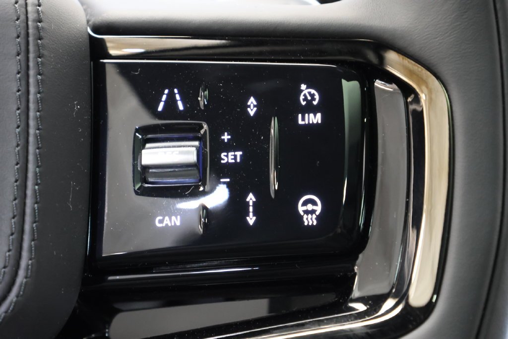 Certified Used 2026 Fuji White Land Rover Dynamic SE image 19