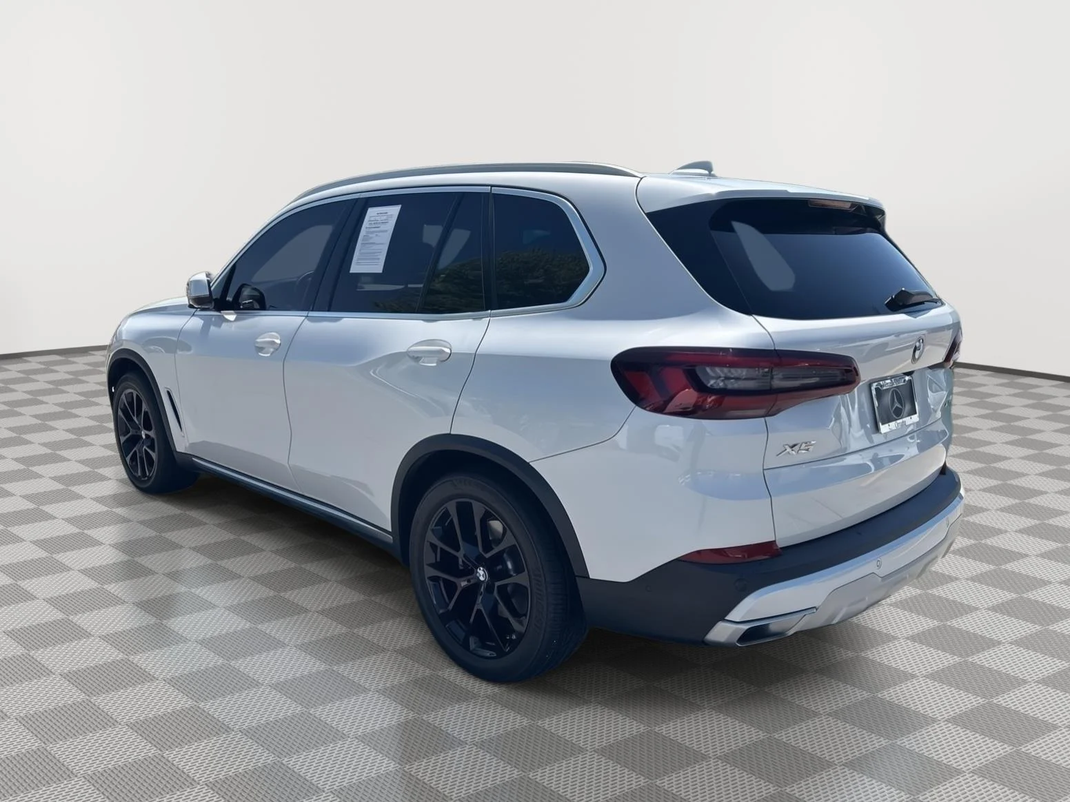 Used 2023 Mineral White Metallic BMW xDrive40i image 5