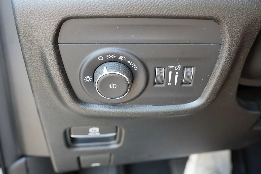 Used 2023 White Jeep Limited image 26