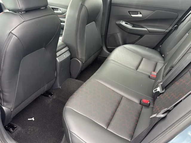 New 2026 Atlantic Gray Metallic / Super Black Two-tone Nissan SR image 20