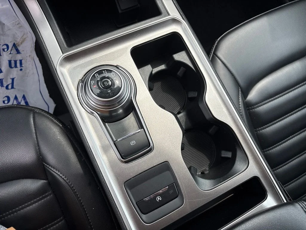 Used 2024 Agate Black Metallic Ford SEL image 21