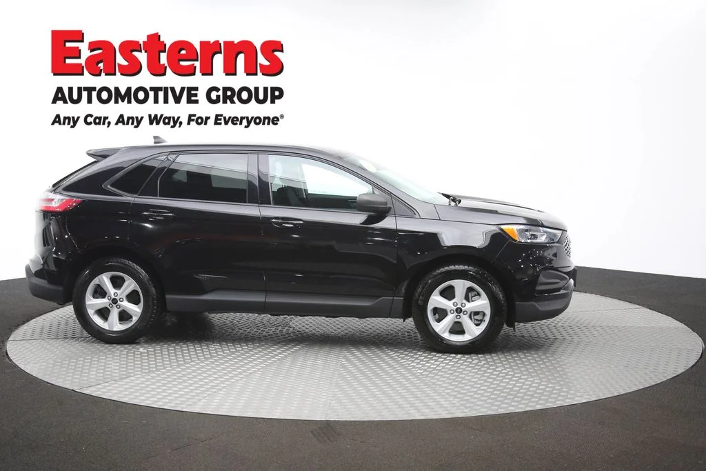 Used 2023 Black Ford SE image 44