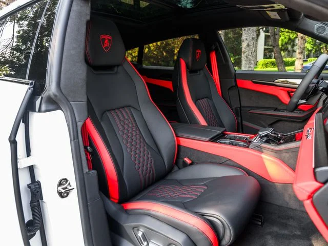 Used 2025  Lamborghini SE image 40