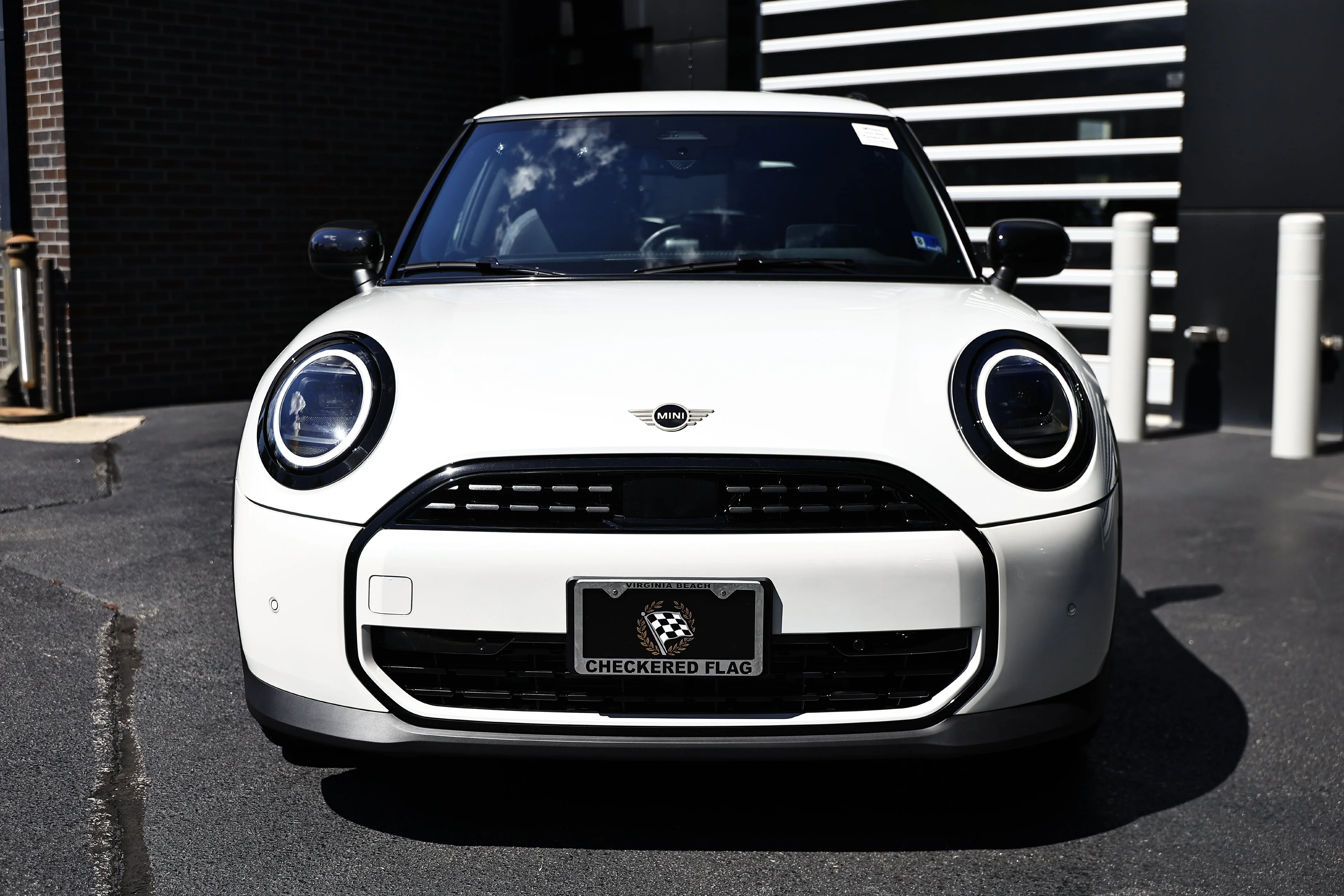 New 2026 White Metallic MINI Signature Plus image 13