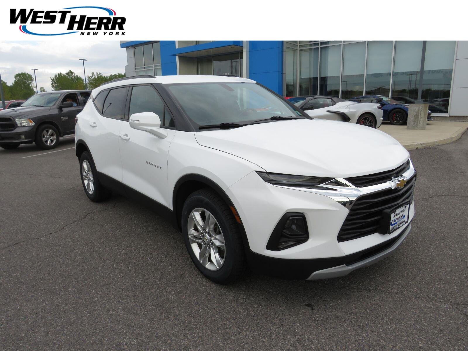 Used 2019 Summit White Chevrolet  image 1