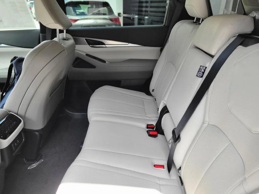 New 2027 White INFINITI LUXE image 14