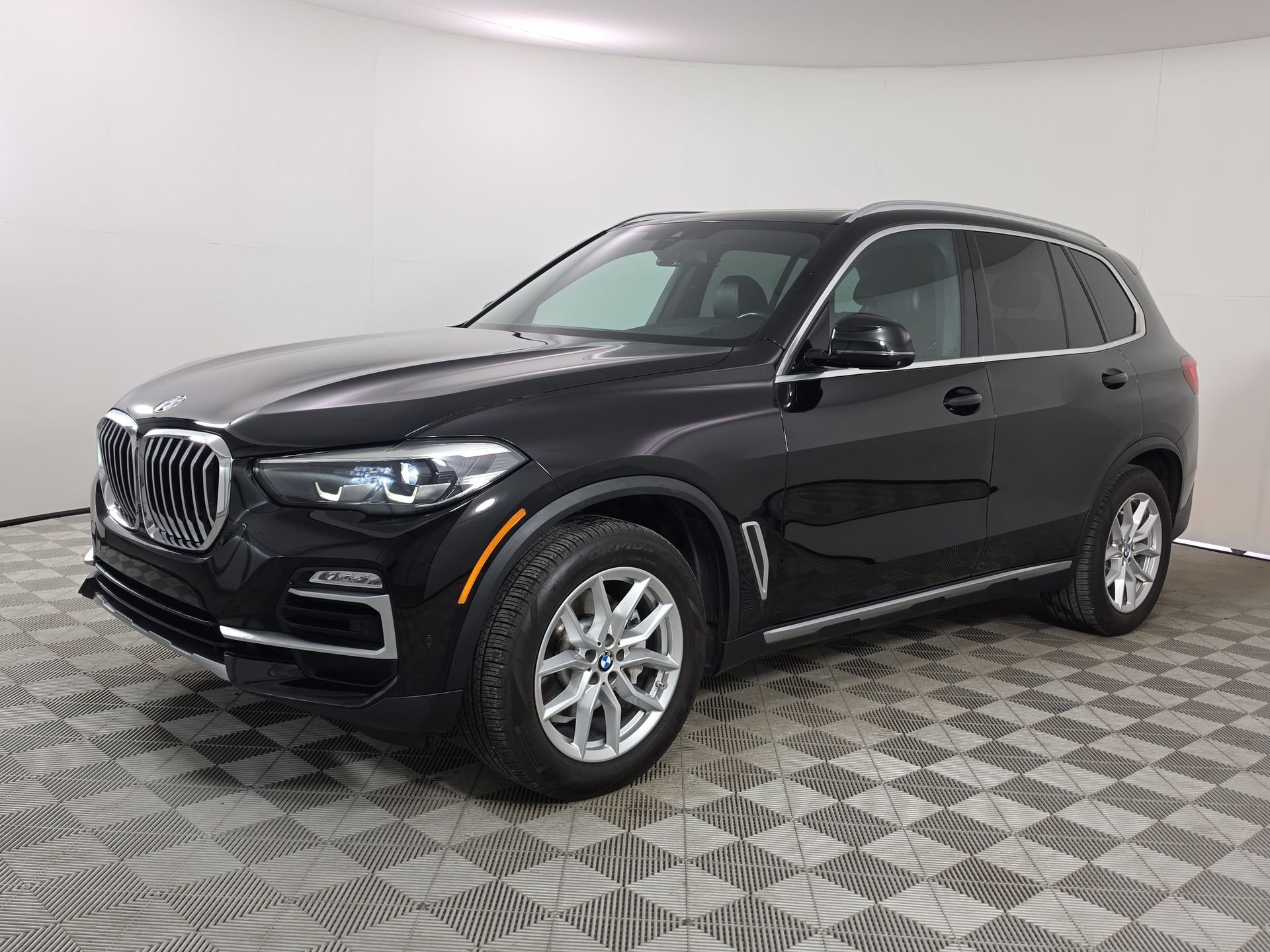 Used 2020 Black BMW sDrive40i image 3