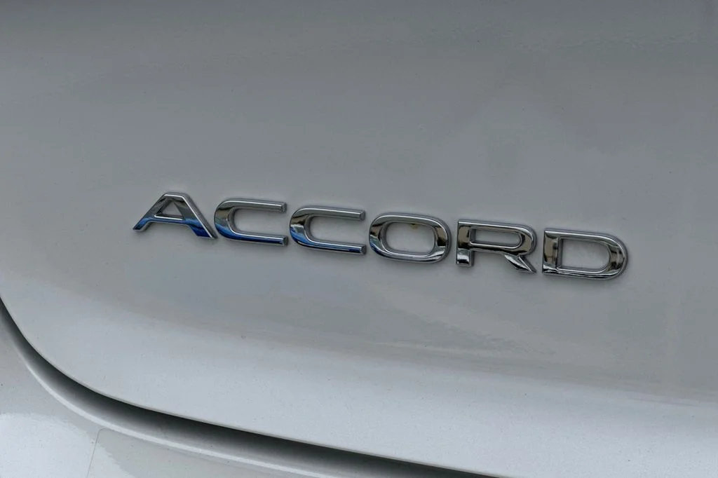 Used 2025  Honda SE image 28