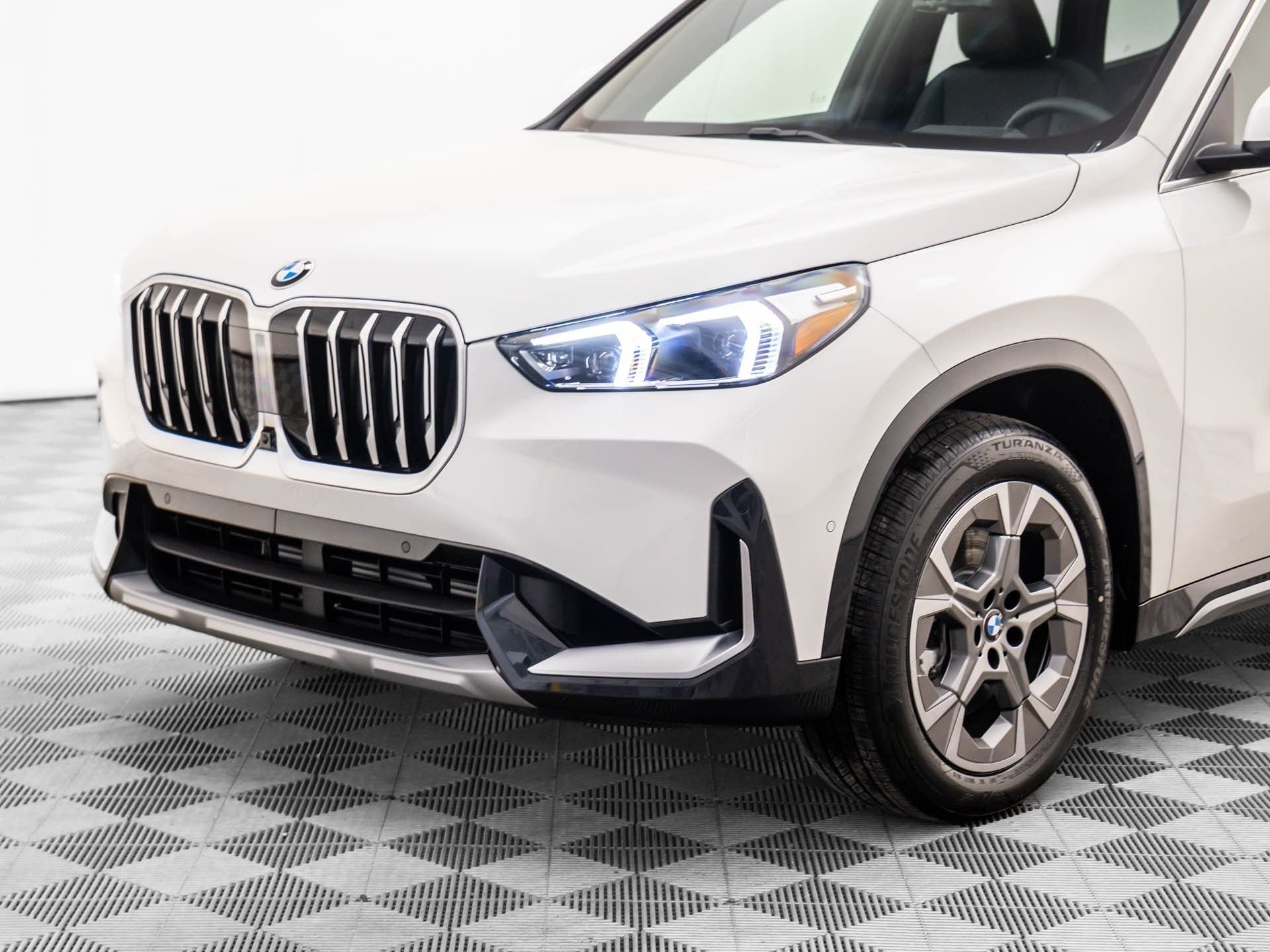 New 2026 Alpine White BMW xDrive28i image 36