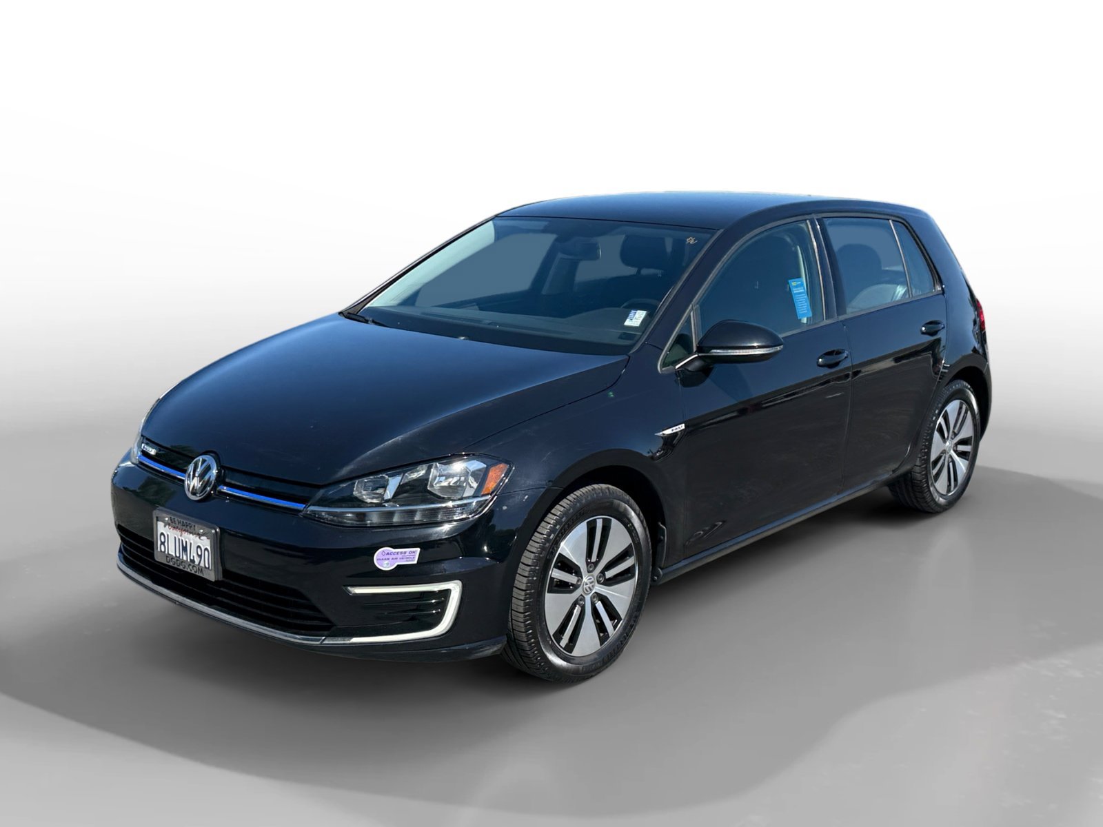 Used 2019 Deep Black Volkswagen SE image 1