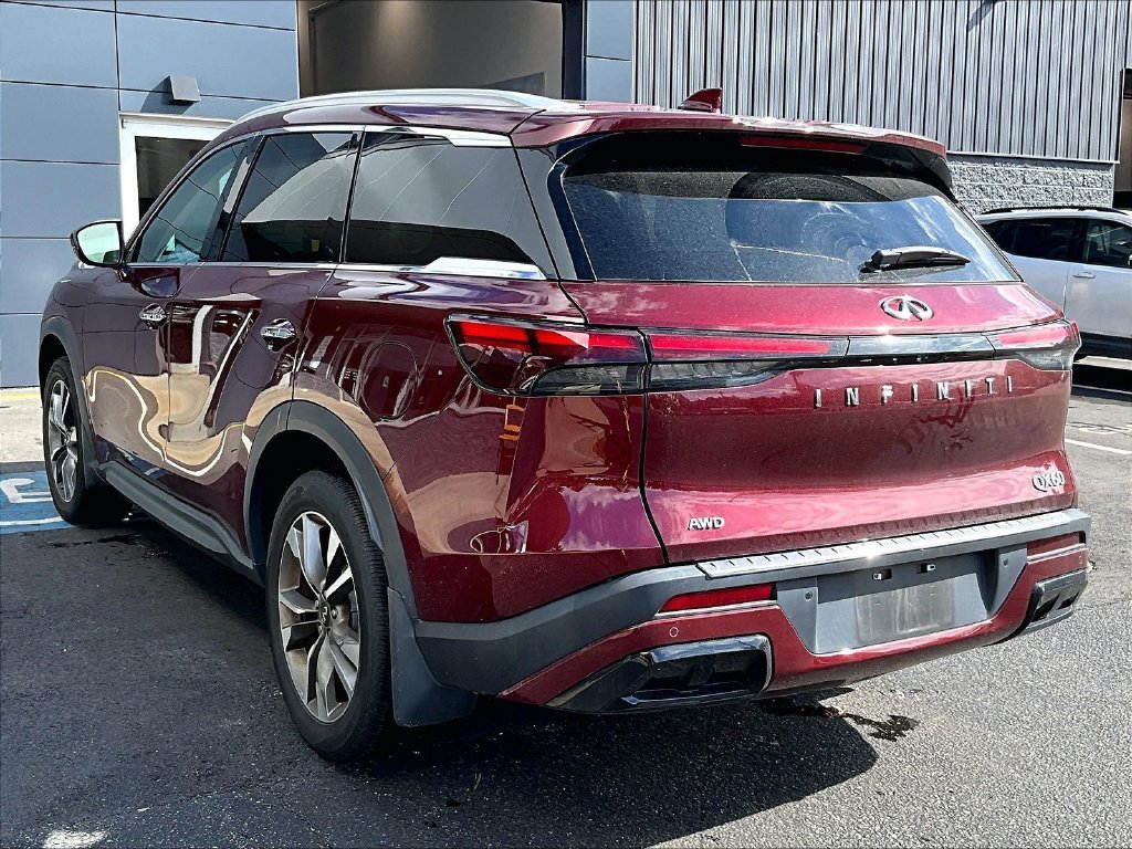 Used 2023 Red INFINITI LUXE image 6