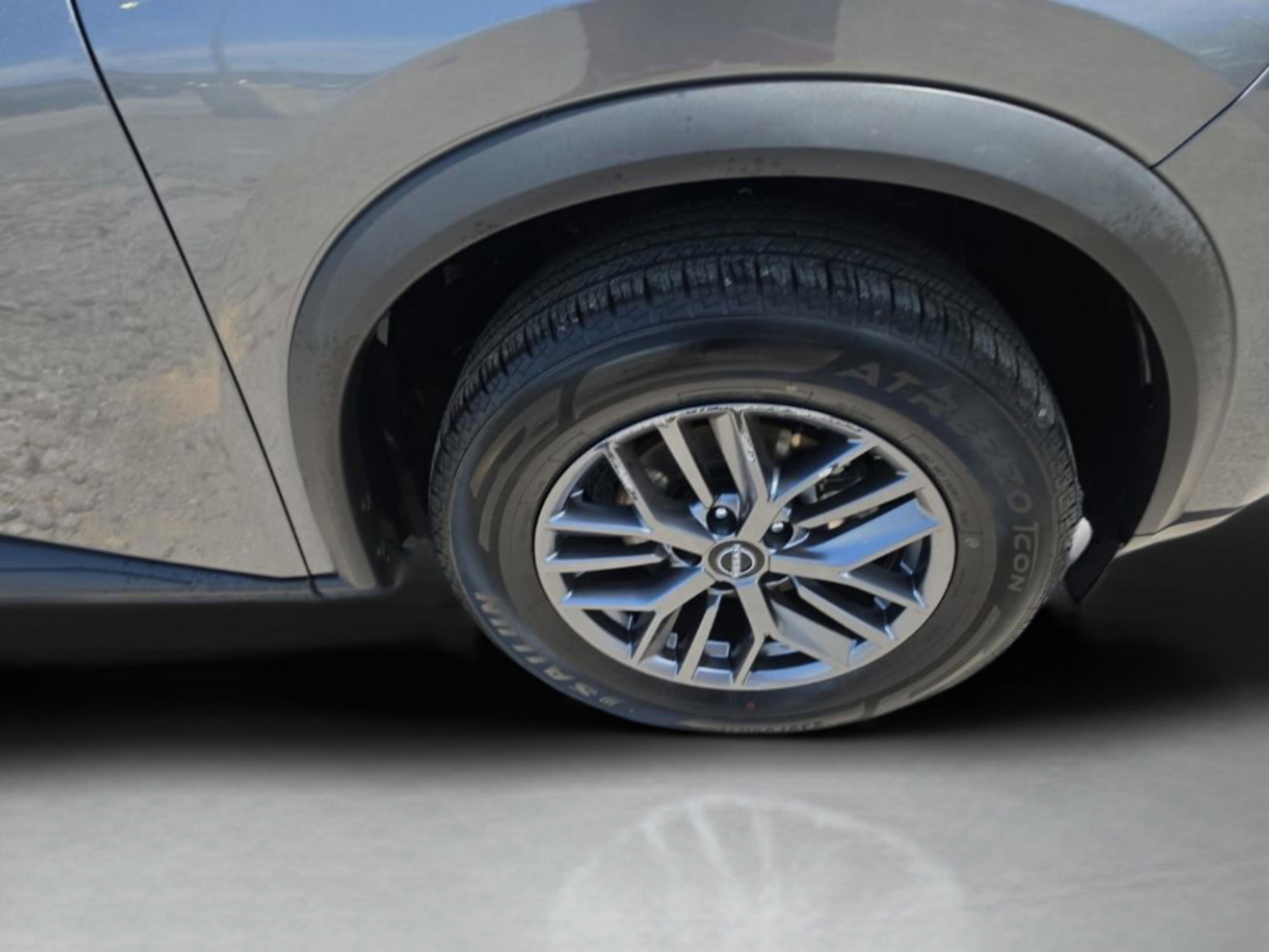 Used 2023 Gry/gray Nissan S image 33