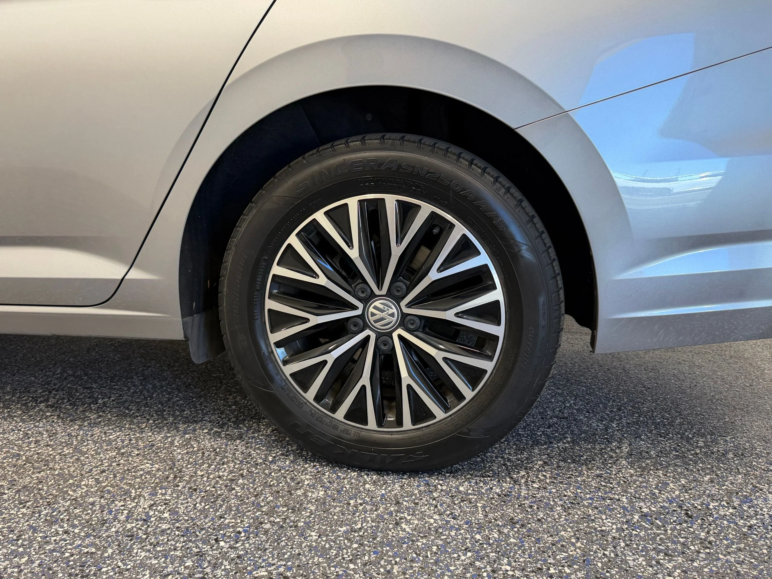 Used 2019 Silver Volkswagen SEL image 12