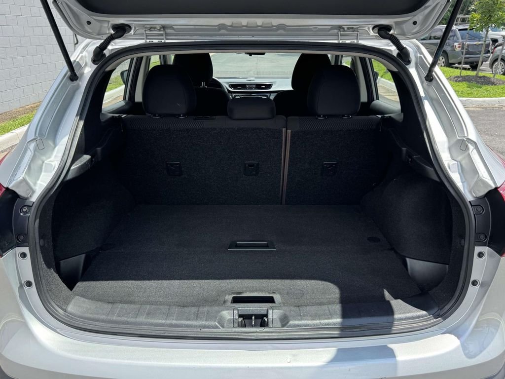 Used 2019 Silver Nissan S image 16