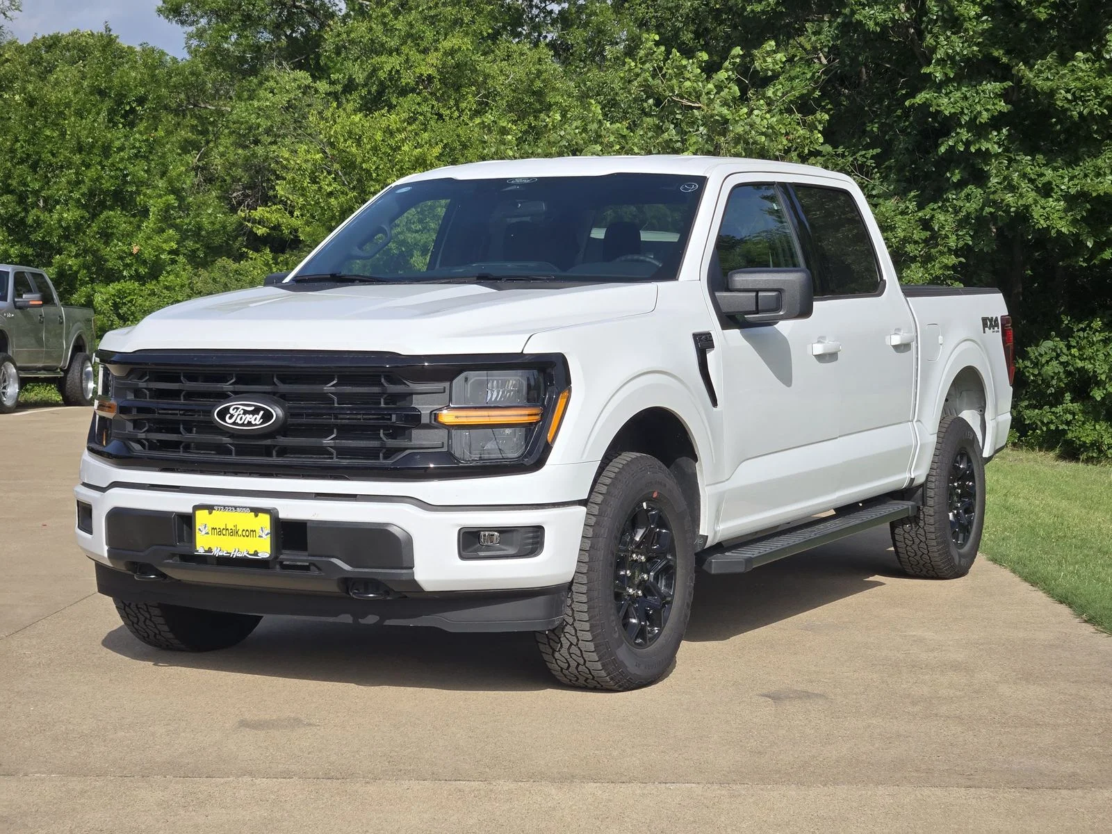 New 2026 Oxford White Ford XLT image 2