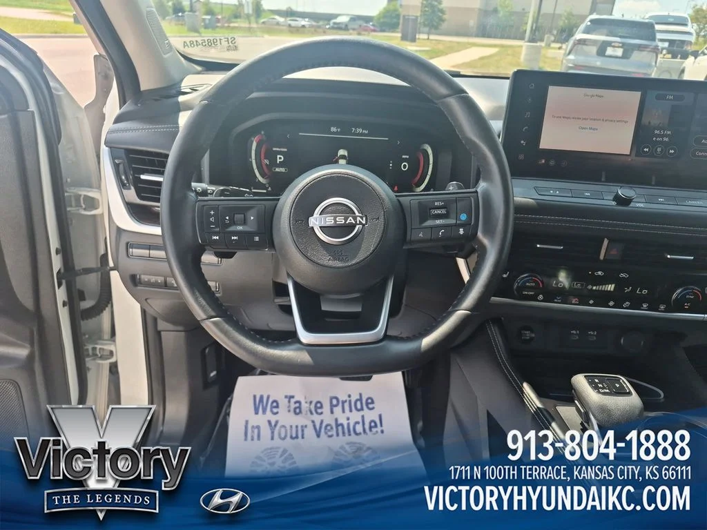 Used 2024 White Nissan Platinum image 13