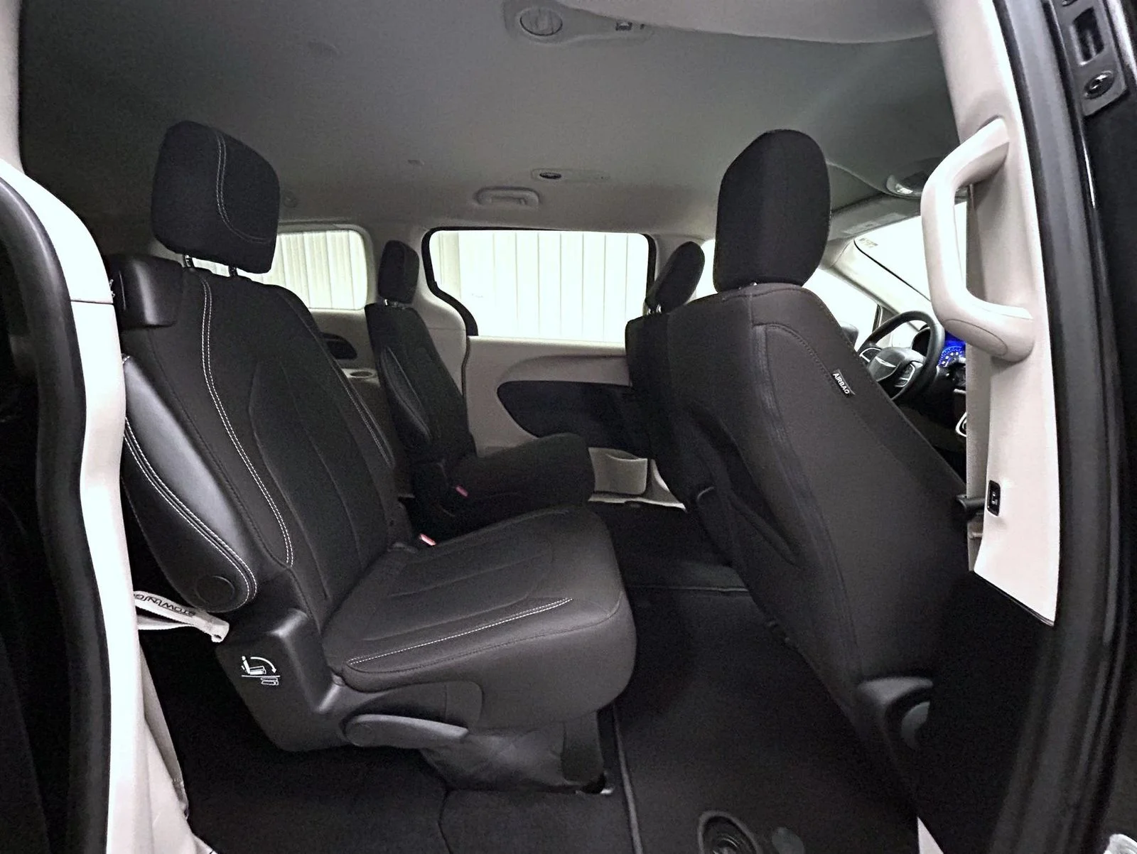 Used 2023 Black Chrysler LX image 17