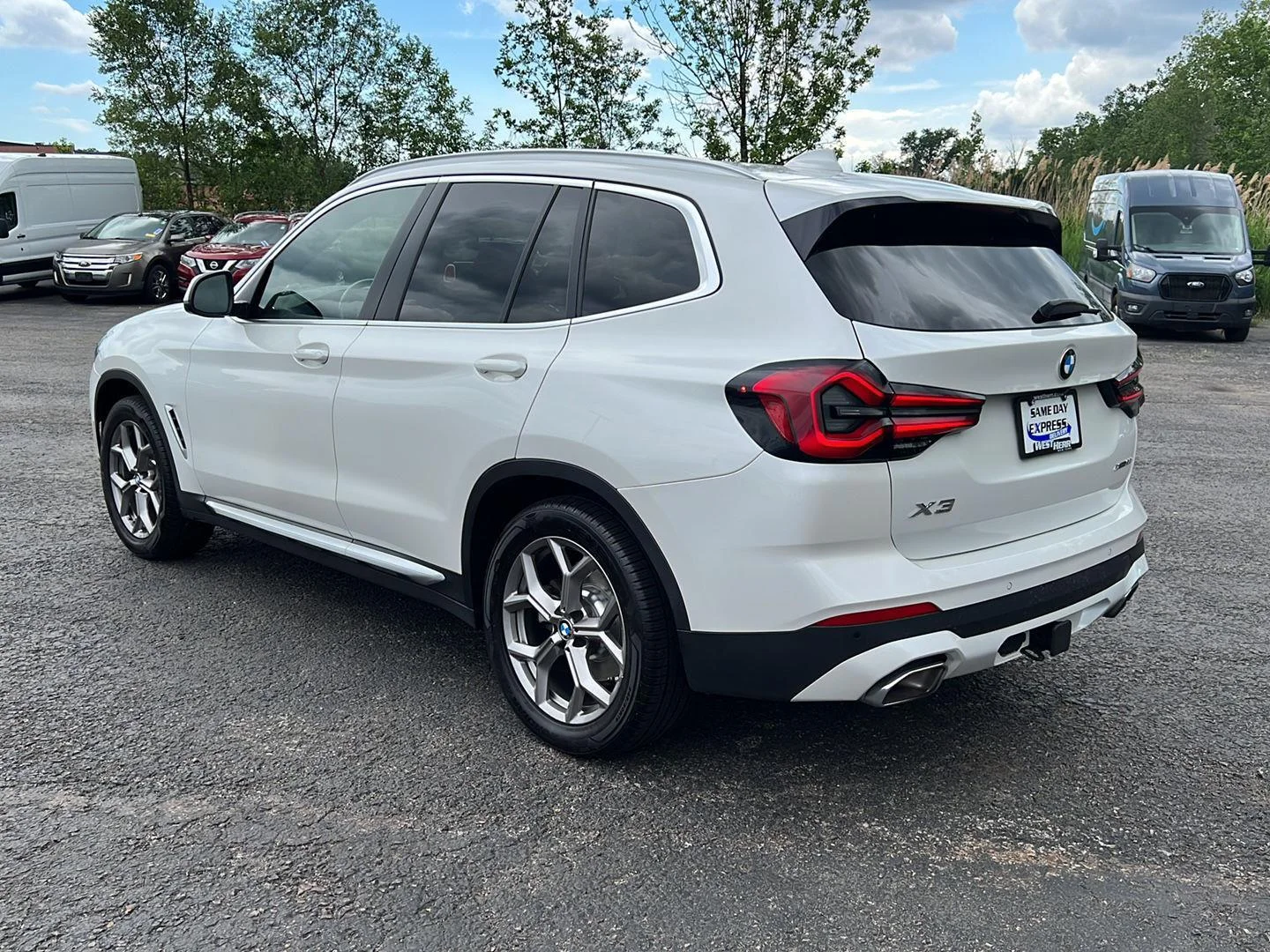 Used 2022 Mineral White Metallic BMW xDrive30i image 3
