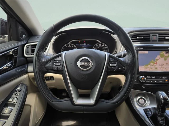 Used 2023 White Nissan Platinum image 21