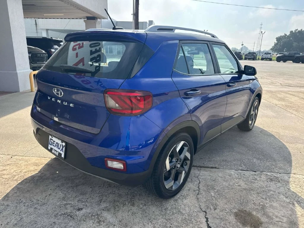 Used 2025 Blue Hyundai SEL image 16