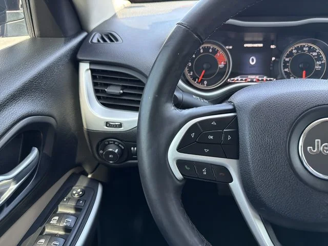 Used 2018 Gray Jeep Limited image 27