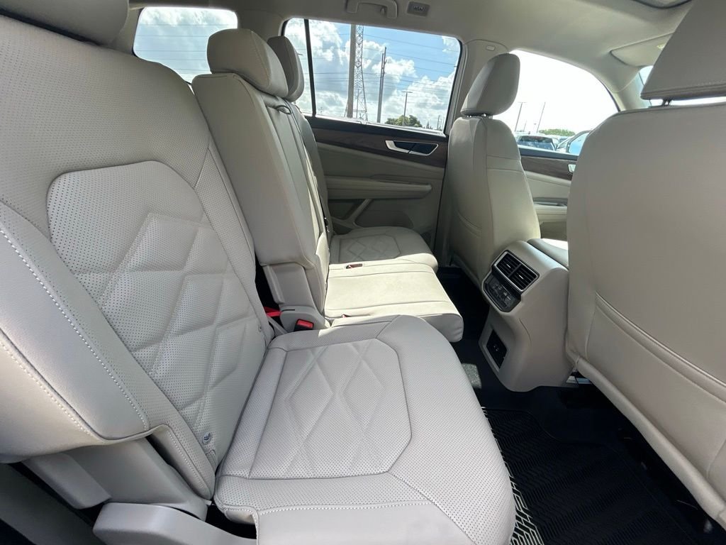 New 2026 White/off-white Volkswagen 2.0T SE w/Technology image 39