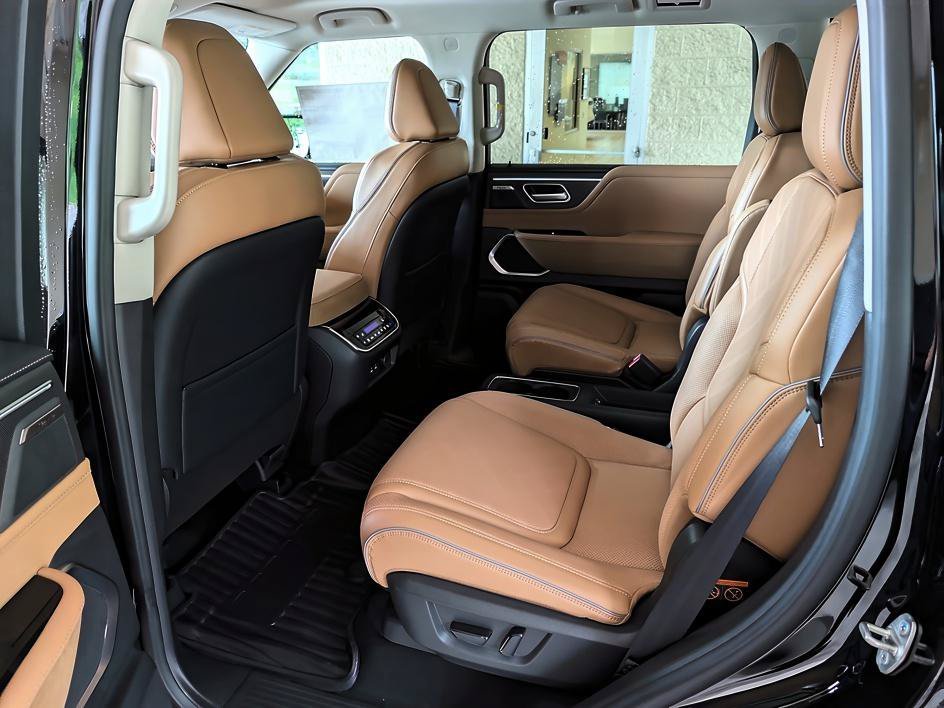 New 2027 Black Obsidian INFINITI LUXE image 12