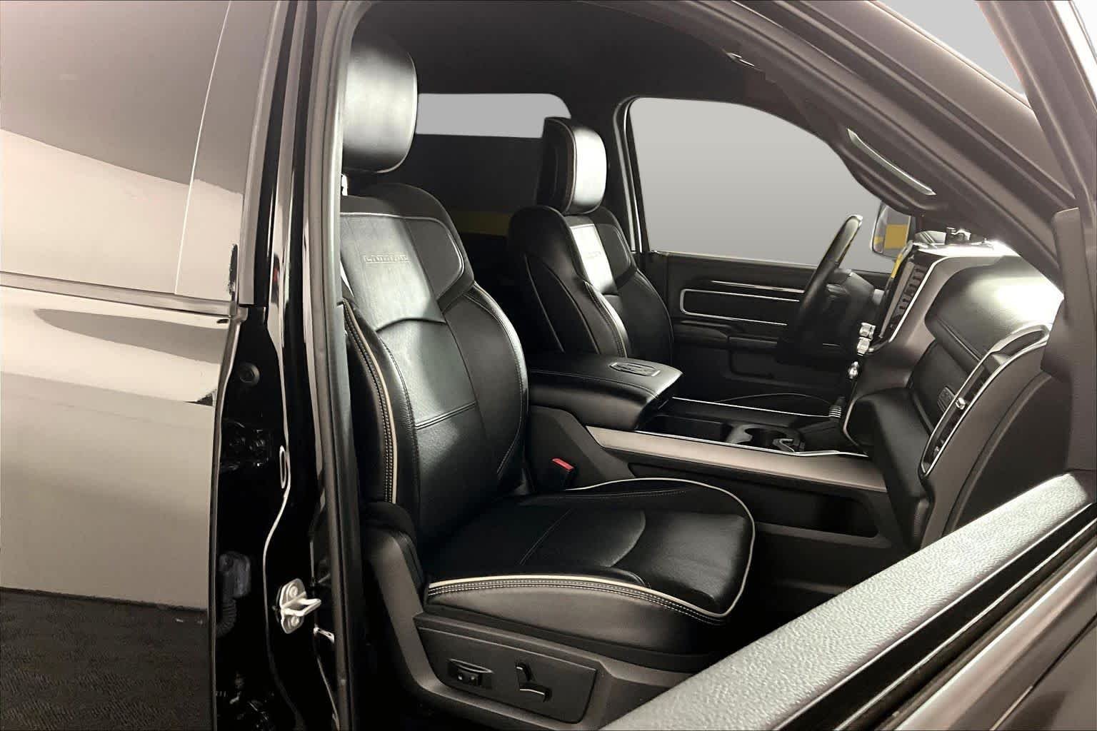 Used 2022 Diamond Black Crystal Pearlcoat Ram Laramie image 8