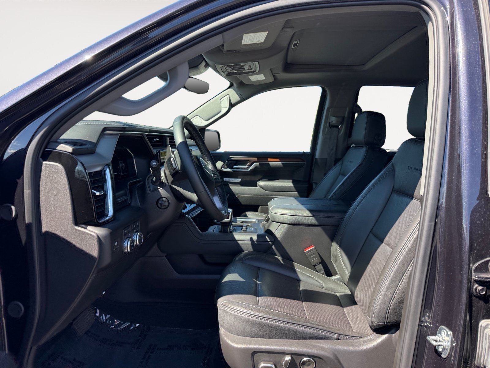 Used 2025 Titanium GMC Denali image 10