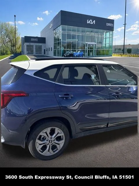 Used 2024 Blue Kia S image 17