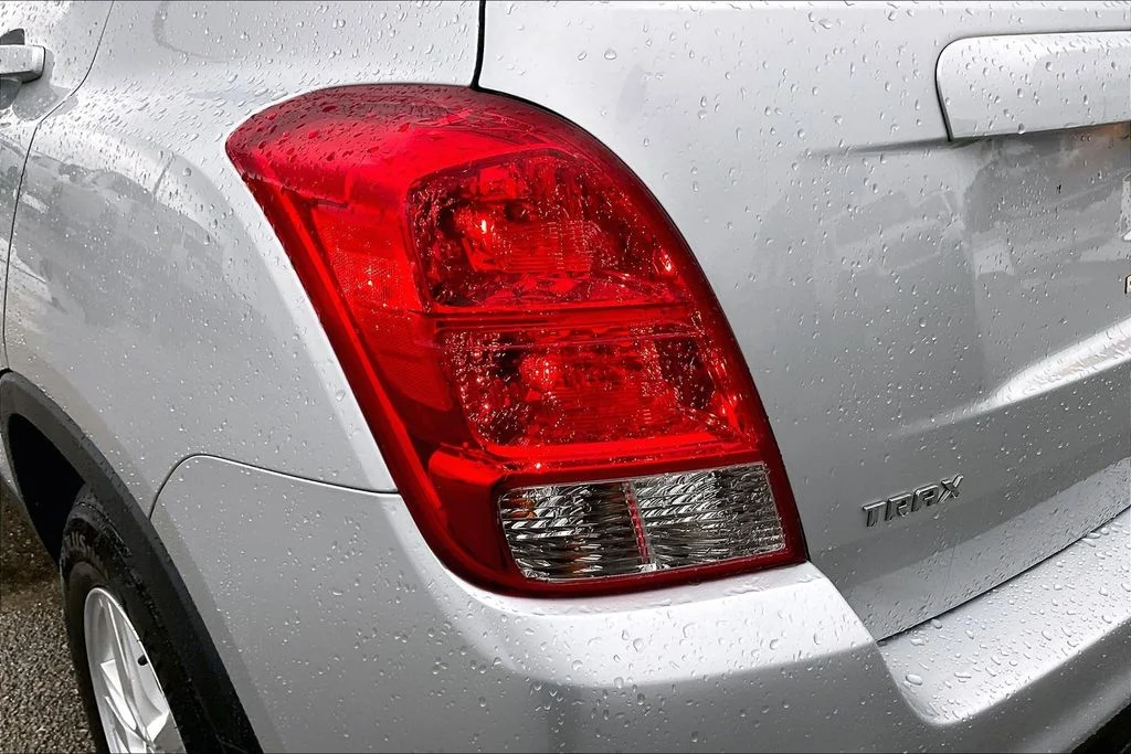 Used 2022 Silver Chevrolet LS image 20