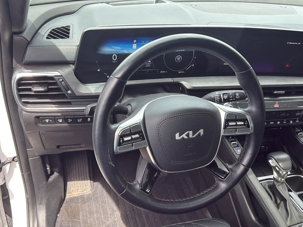 Used 2024 White Kia SX-Prestige X-Pro image 18